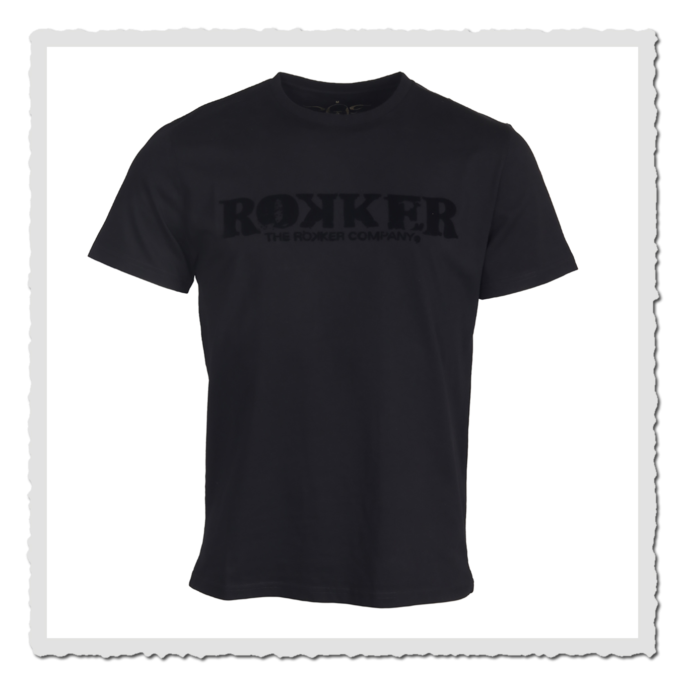 Schwarzes Rundhals-T-Shirt mit dunklem Rokker-Logo auf der Brust, freigestellt vor weißem Hintergrund.